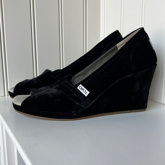 Toms Black Velvet Peep Toe Wedge Heels Slip On Sandals Size 9.5 - Picture 11 of 11